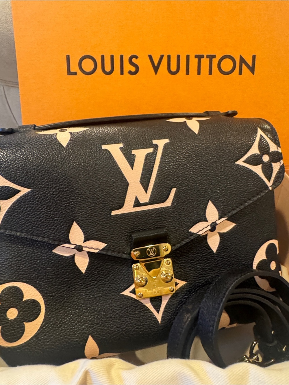 Louis Vuitton pochette Métis Black with Pink Monogram Shoulder Bag